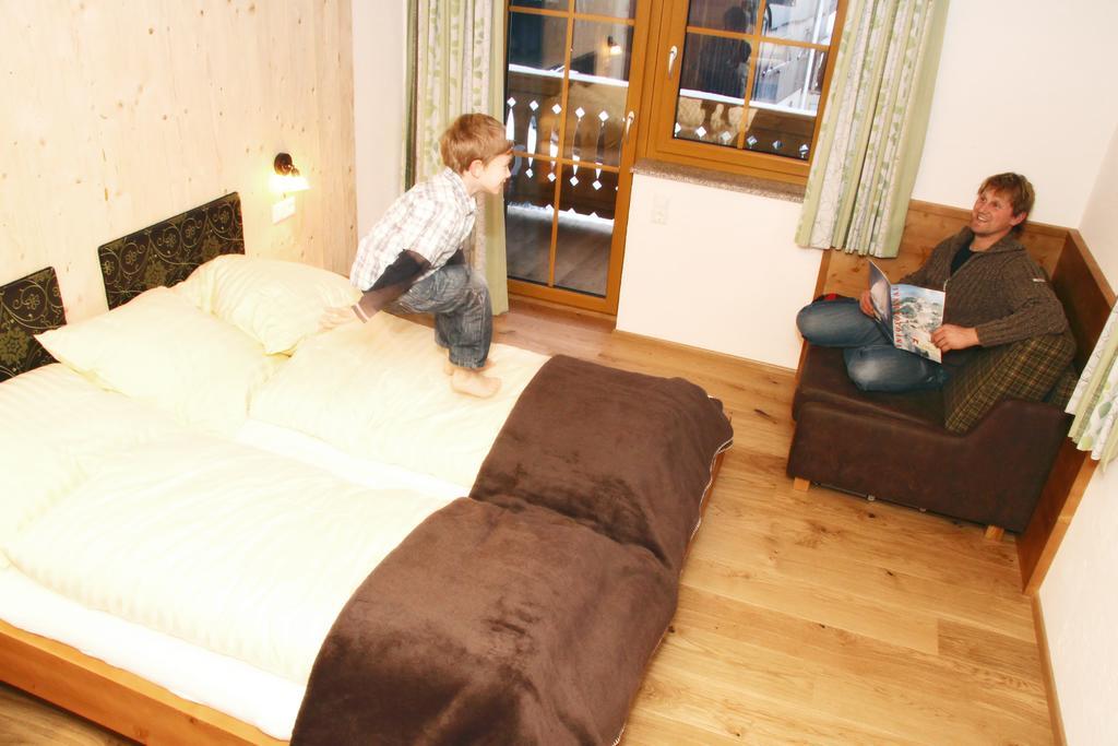 Familien-Bauernhof Neumoar Apartment Sankt Johann im Pongau Room photo